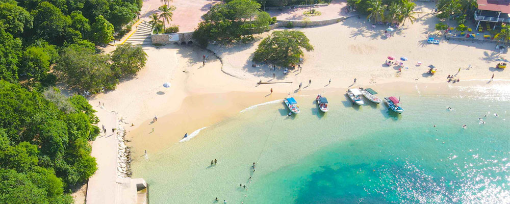 La Entrega Beach in Huatulco, Oaxaca, México.